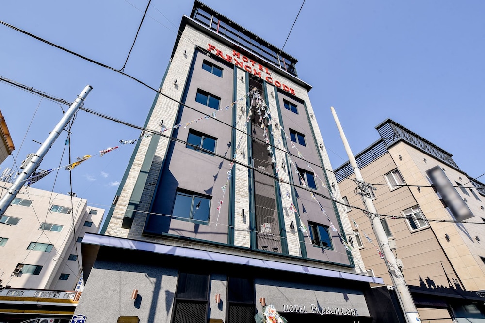 French Code Hotel 4/63
