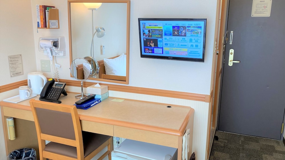 TOYOKO INN OKINAWA NAHA KOKUSAI-DORI MIEBASHI-EKI 10/64