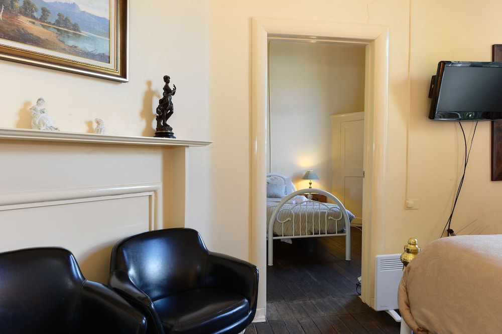 Edinburgh Gallery Bed Breakfast 51/61