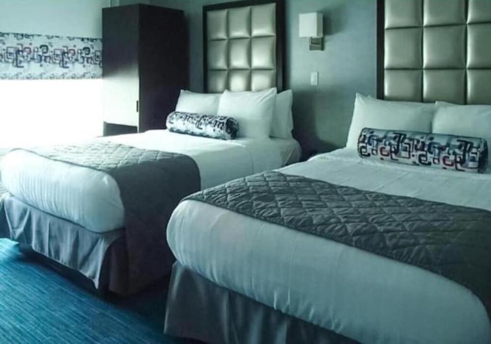 Umbrella Hotel 13/21