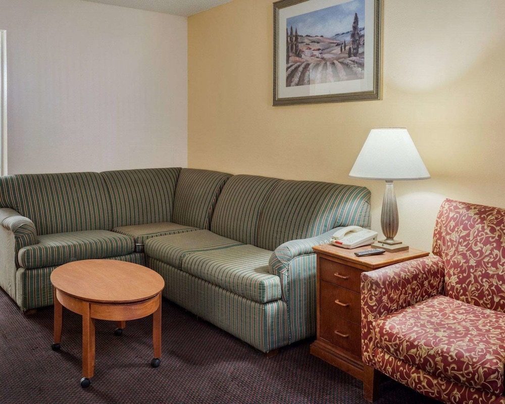 Rodeway Inn Colonial Heights I-95 17/40