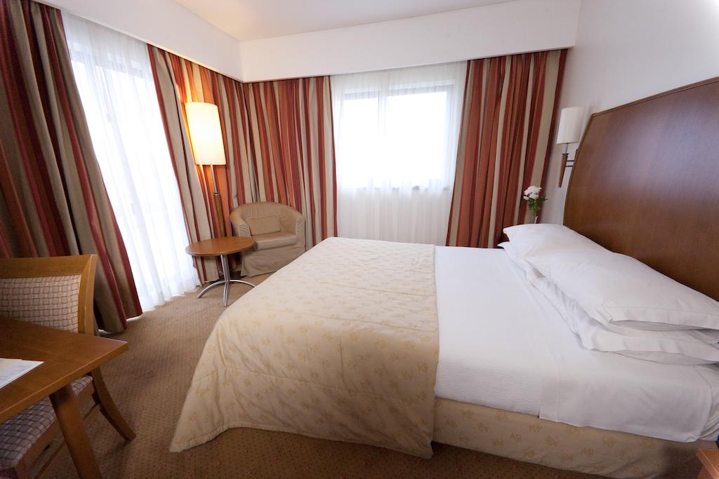 Standard, Double or Twin Bed