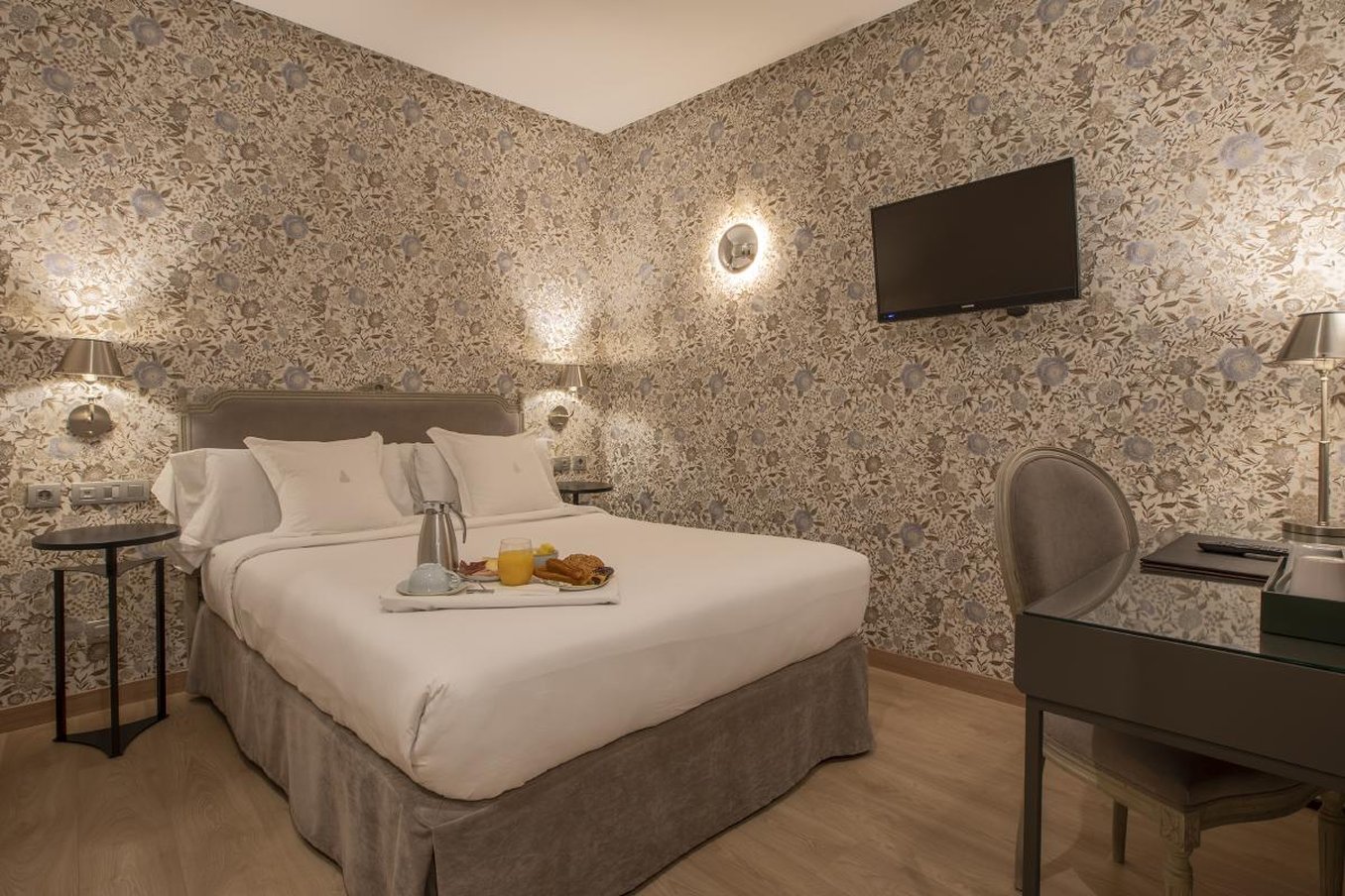 Meninas Hotel 23/73