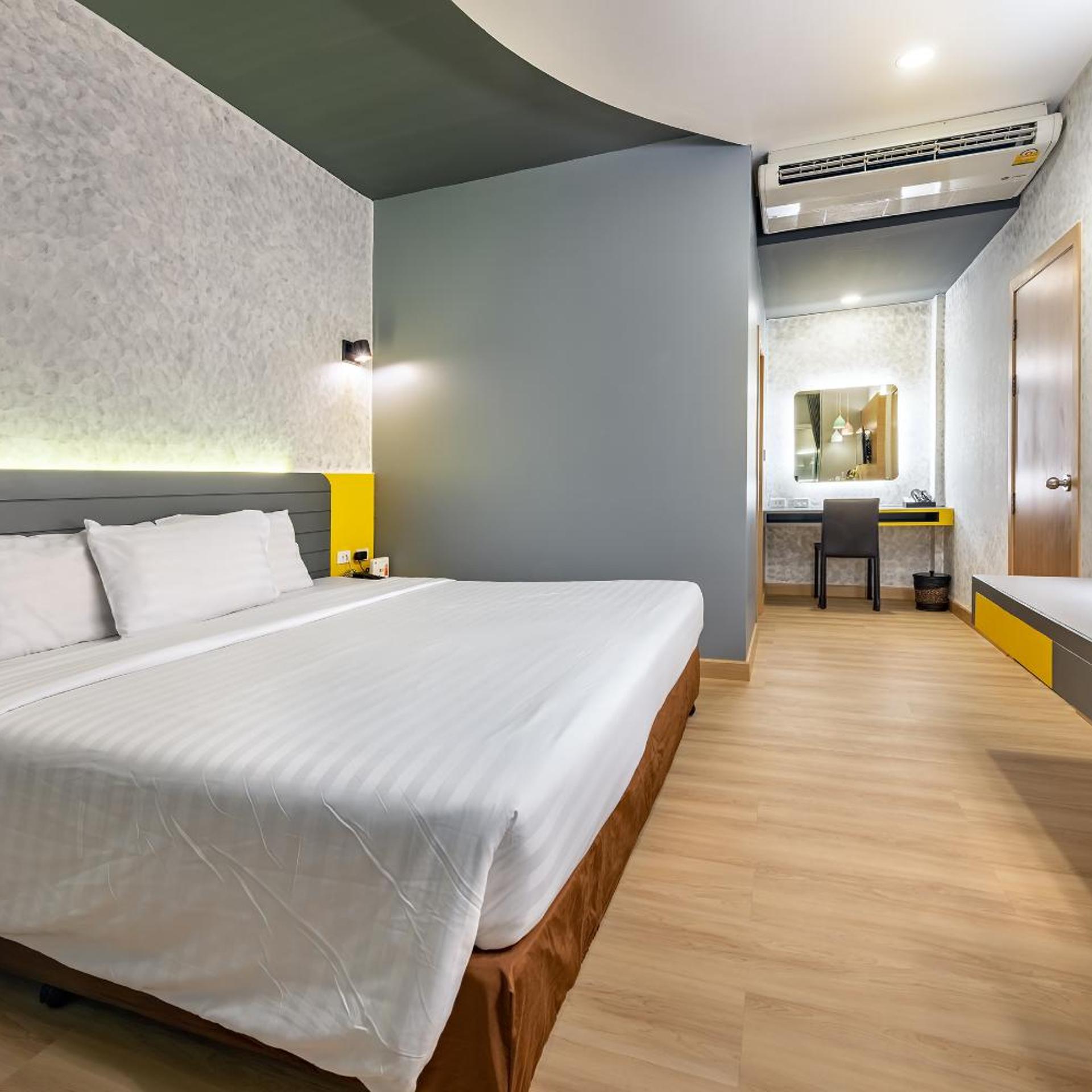 Deluxe, Double Bed, No Window