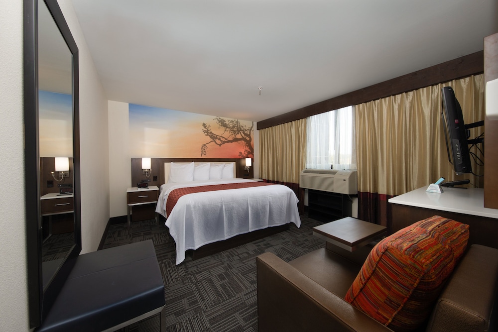 Holiday Inn Brookfield - Milwaukee 7/29