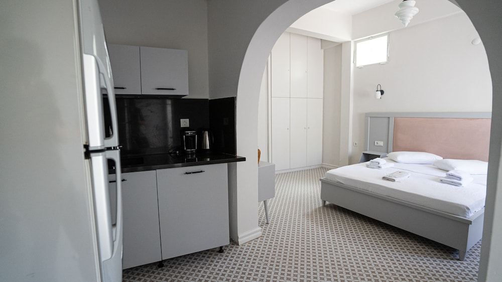 Ece Suites Apart 12/50