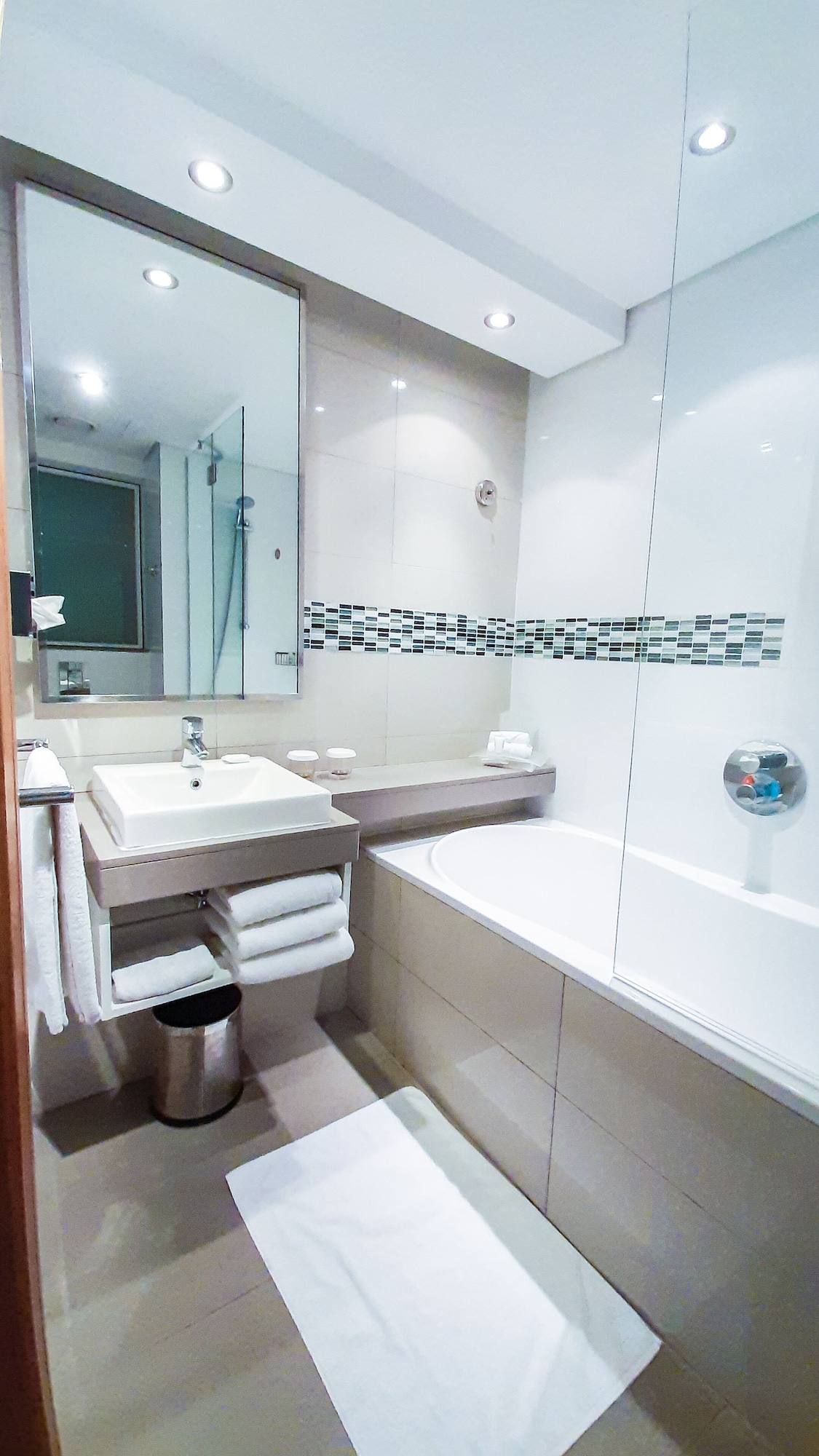 غرفة قياسية بسرير كوين مع أريكة، Holiday Inn Mauritius Mon Tresor 5/5
