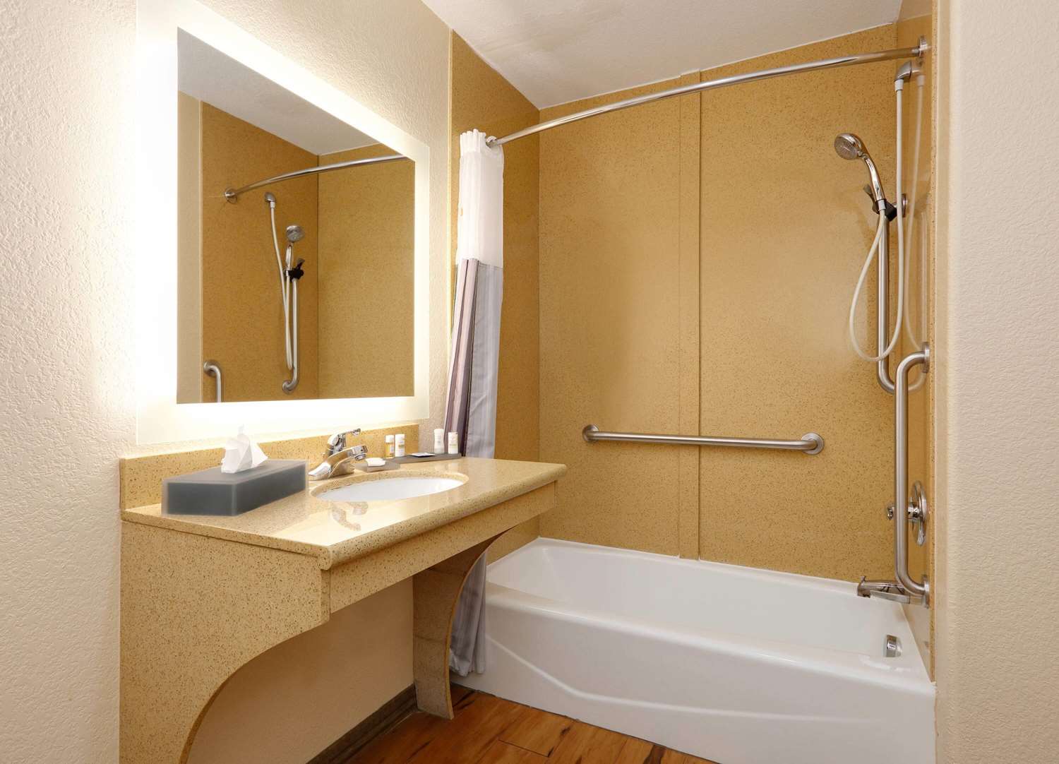 La Quinta Inn & Suites by Wyndham Big Spring 47/48