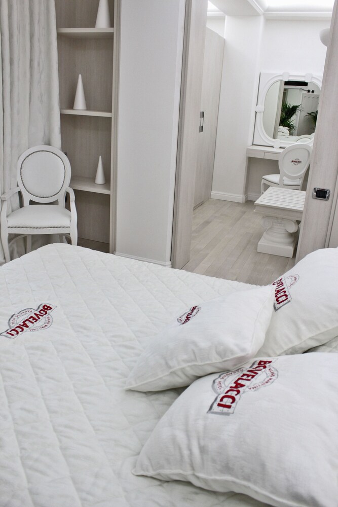 PARADISO HOTEL BOVELACCI 28/68
