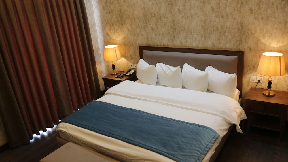Macara Sheki City Hotel 11/30