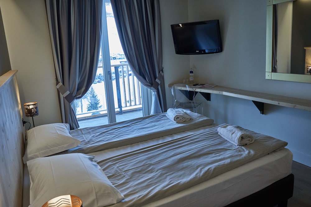 Hotel Piandineve 11/64