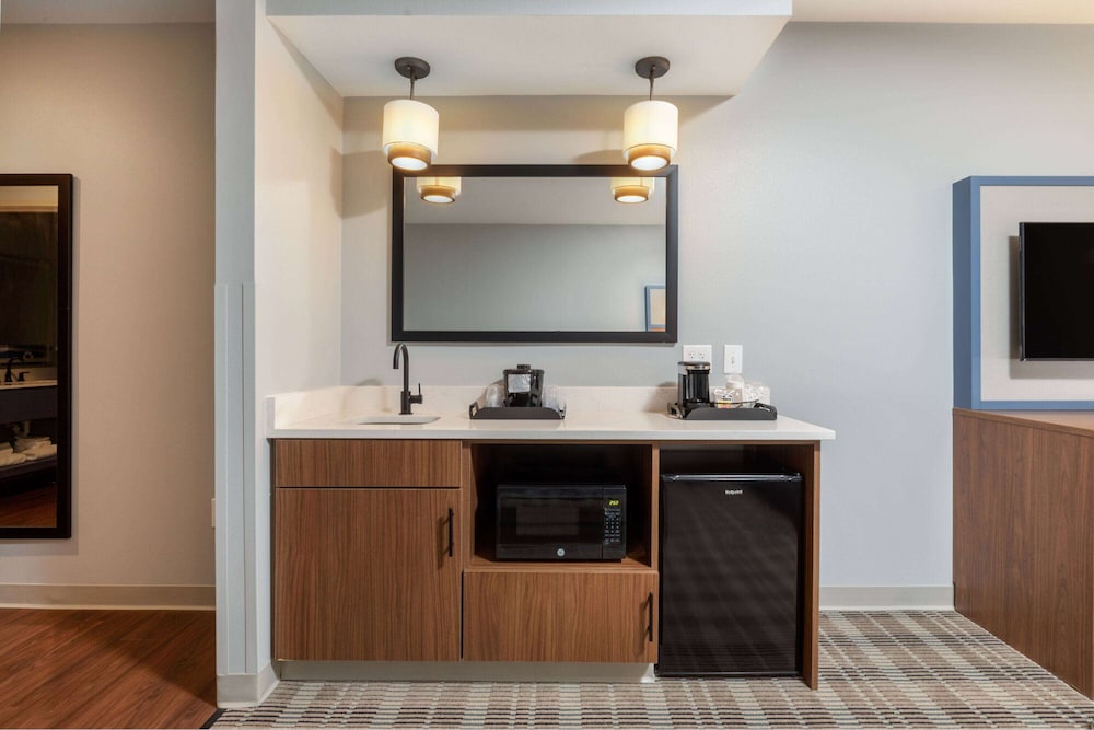 AmericInn by Wyndham Mountain Home 22/26
