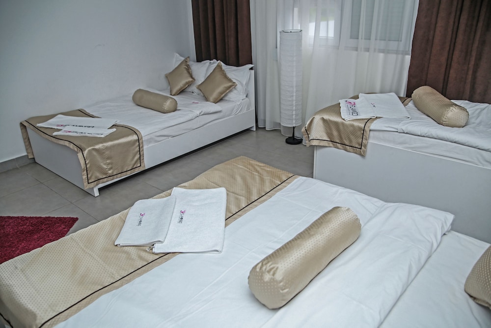 Flamingo Resort 7/43
