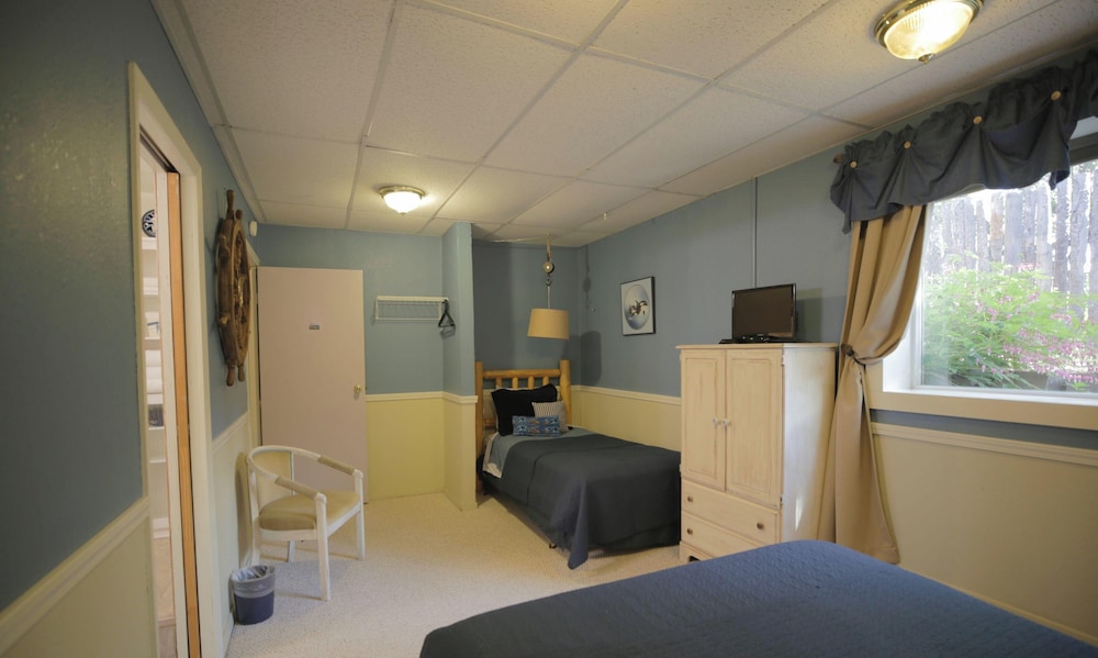 Jewel Lake Bed Breakfast 8/50