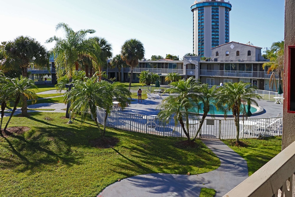 Howard Johnson by Wyndham Orlando/International Drive 31/34