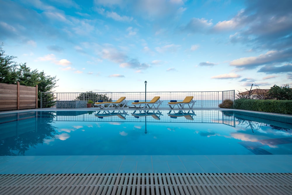 Danaes Villas 7/37
