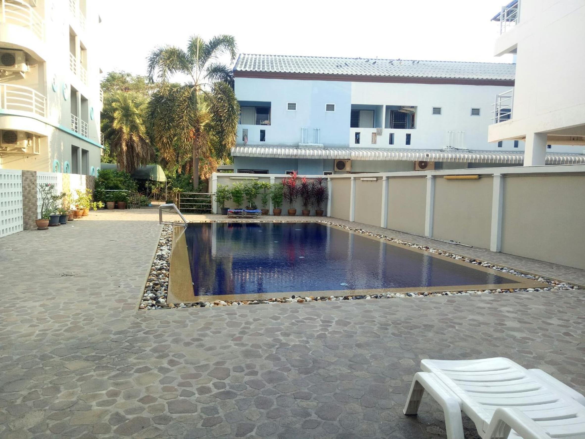 Lomsabai Apartments 75/79