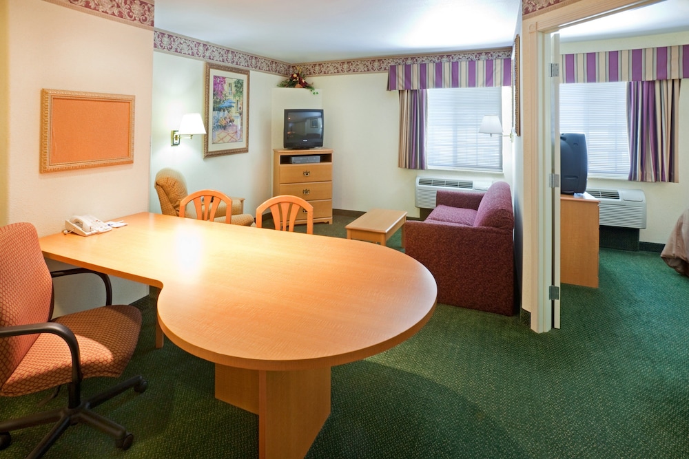 Candlewood Suites Tyler 39/54