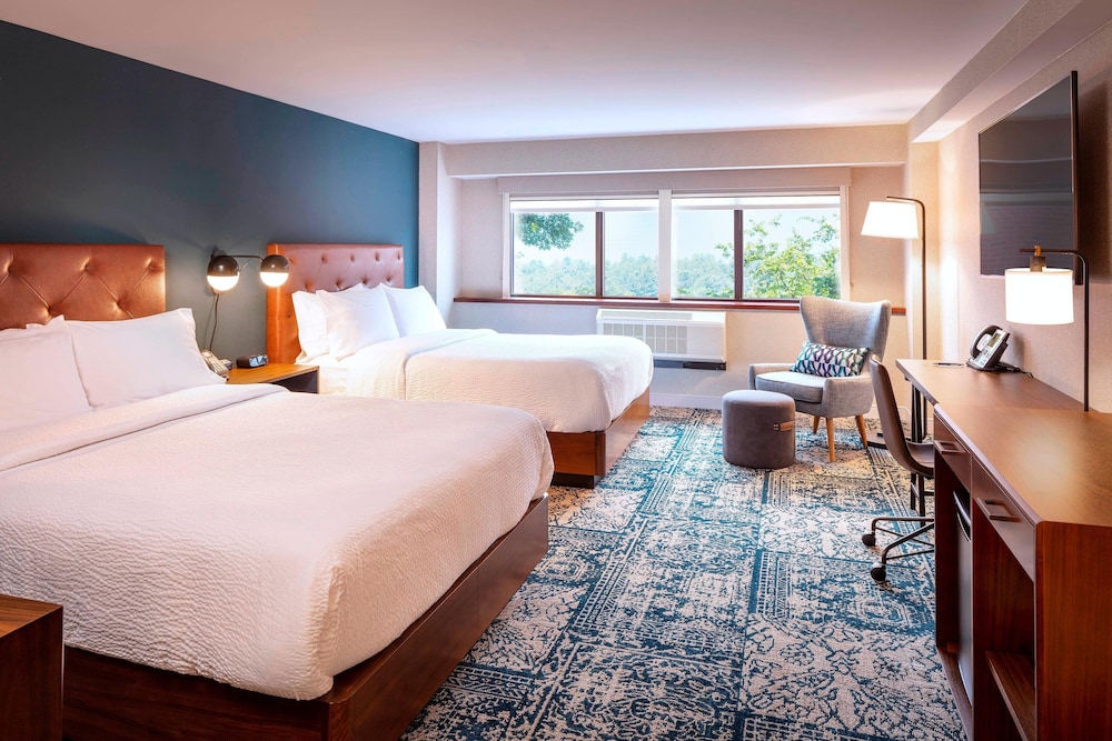 Pure, 2 Queen Beds