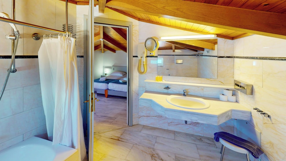 Chrispy Beach Resort 39/43