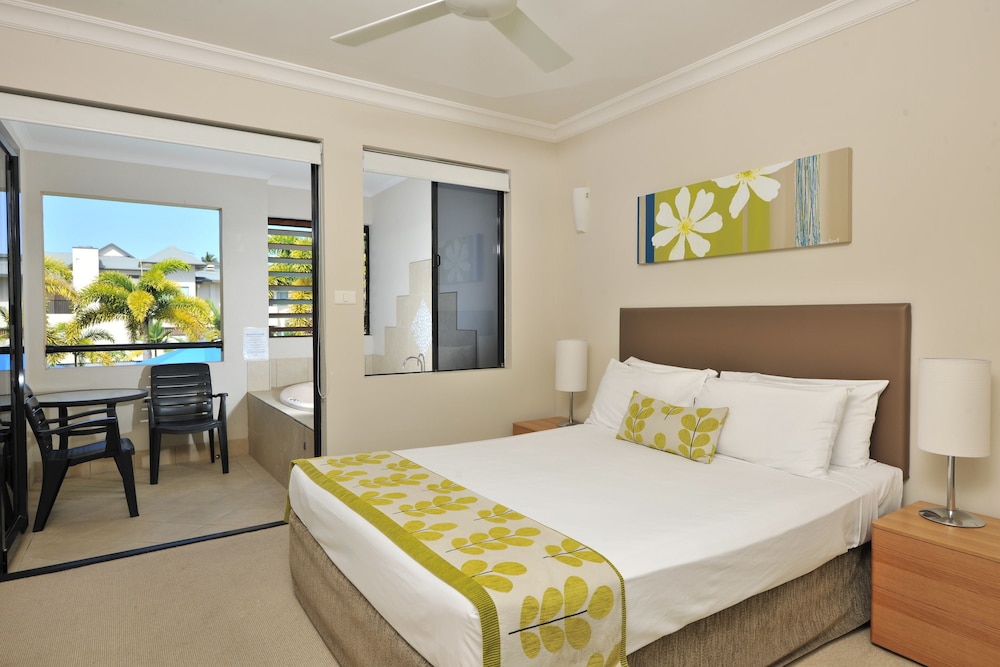 1 BEDROOM, SUITE