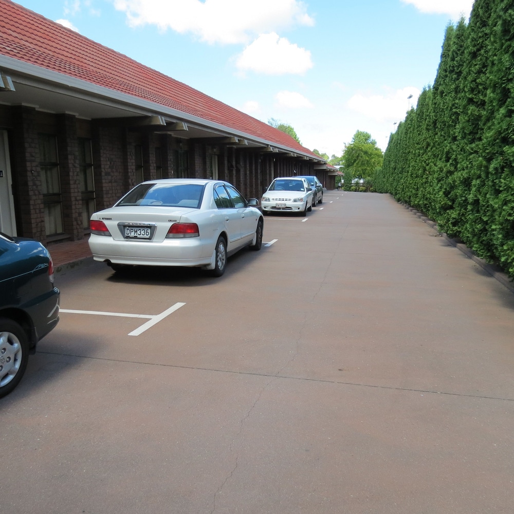 Beetham Park Motel 45/54