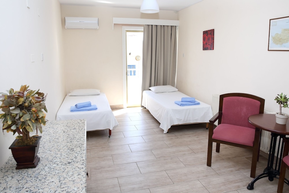 Antonis G Hotel Apartments 20/50