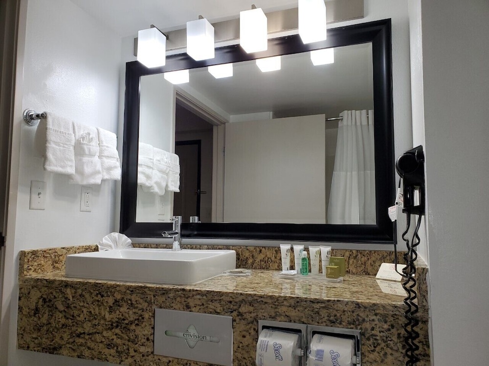 Country Inn & Suites by Radisson, Buford at Mall of Georgia, GA 5/51