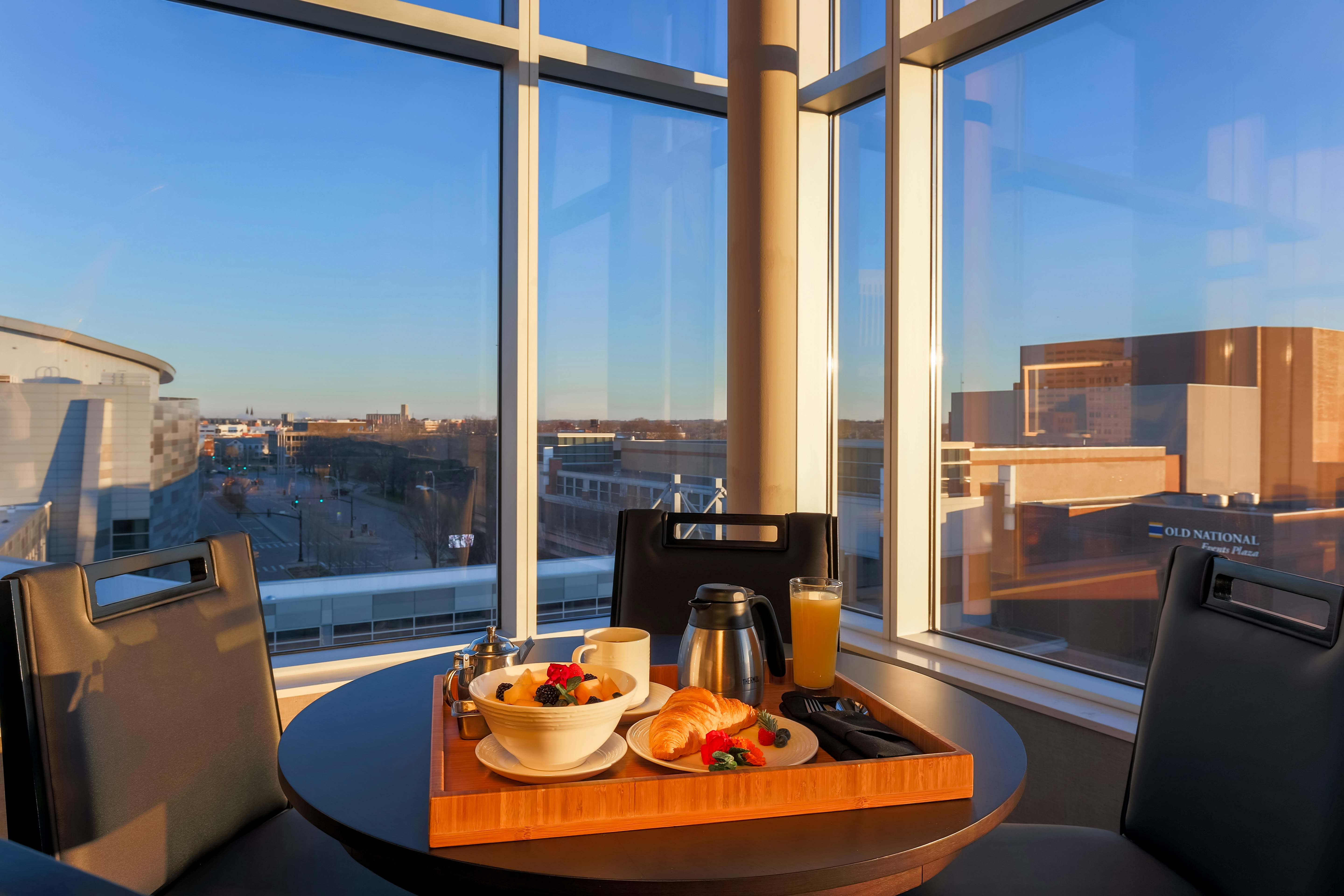 DOUBLETREE BY HILTON EVANSVILLE 50/74