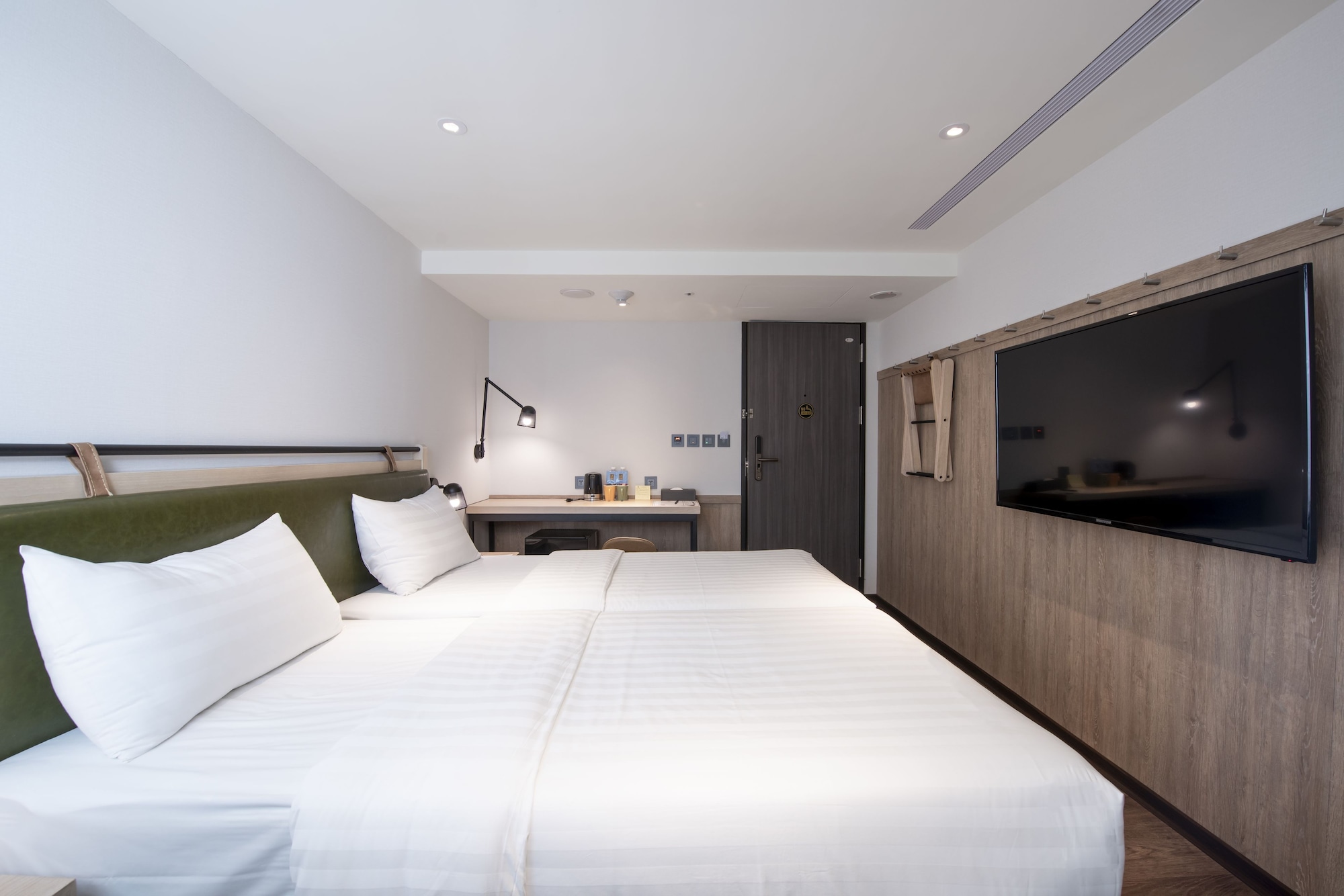STANDARD, TWIN BEDS, NO WINDOW