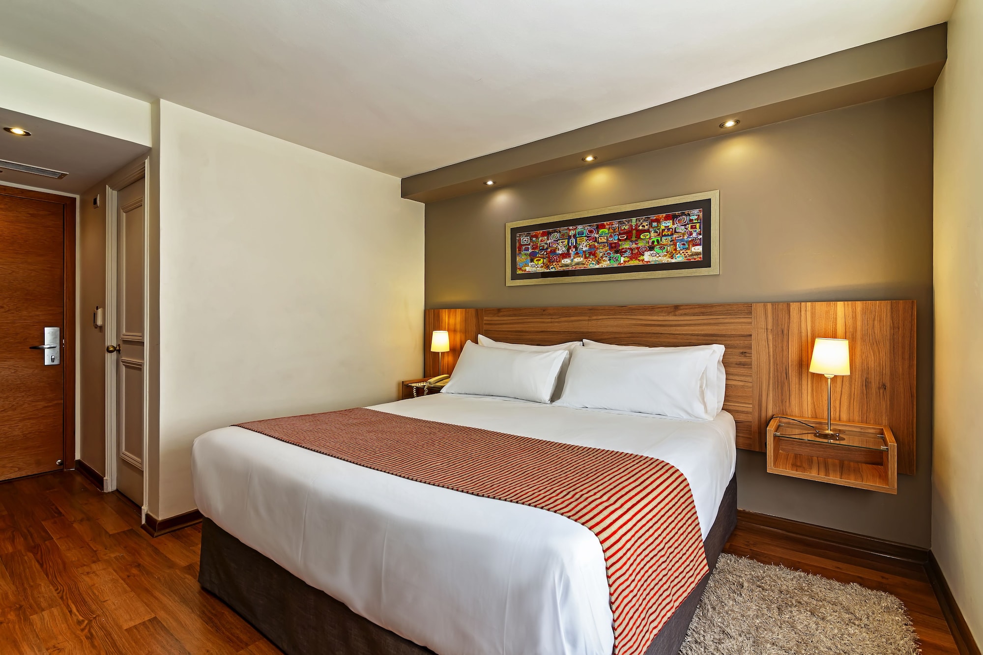 SUPERIOR, KING BED