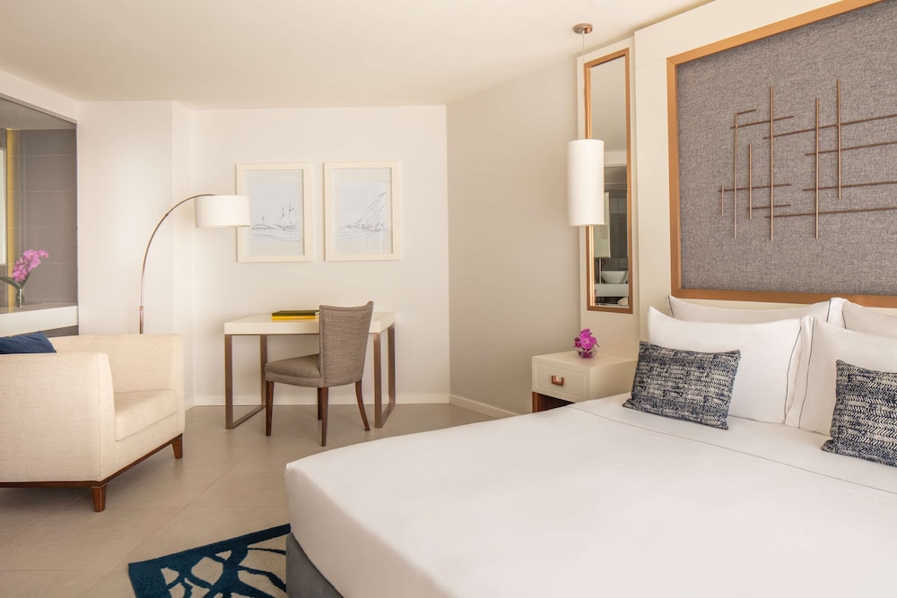غرفة ديلوكس بثلاثة أسرّة بإطلالة على البحر بشرفة مع سرير إضافي، Tivoli Carvoeiro Hotel 4/5