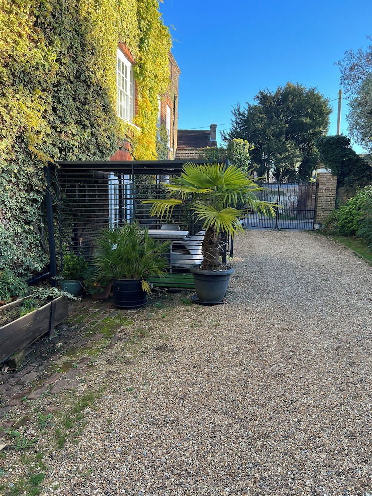 Harmondsworth Hall Guest House Heathrow 19/27