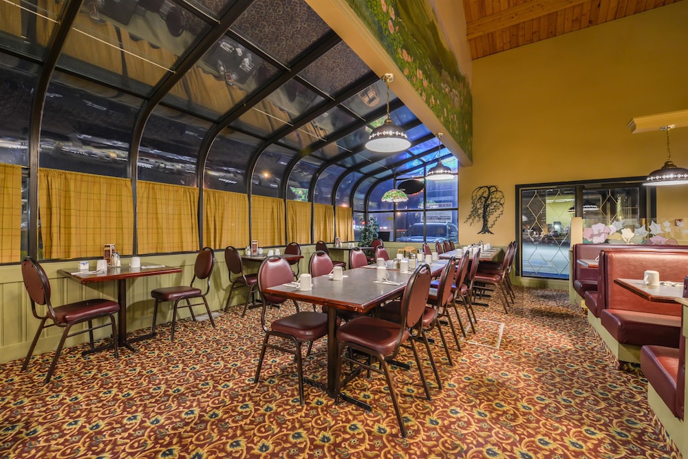 Canadas Best Value Inn Whitecourt 35/51