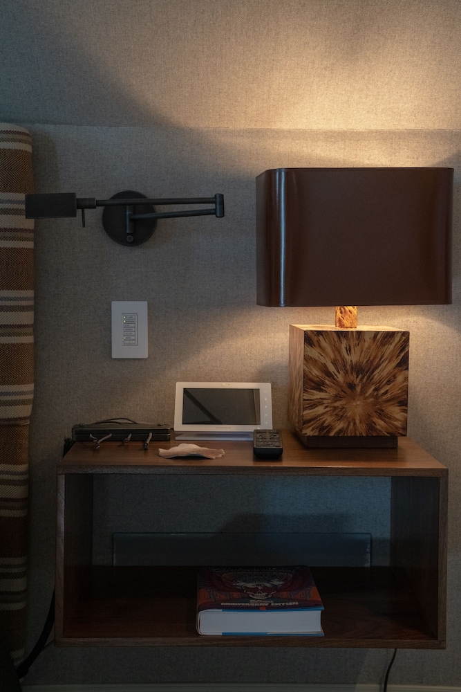 Public House Lofts by Eleven 9/49