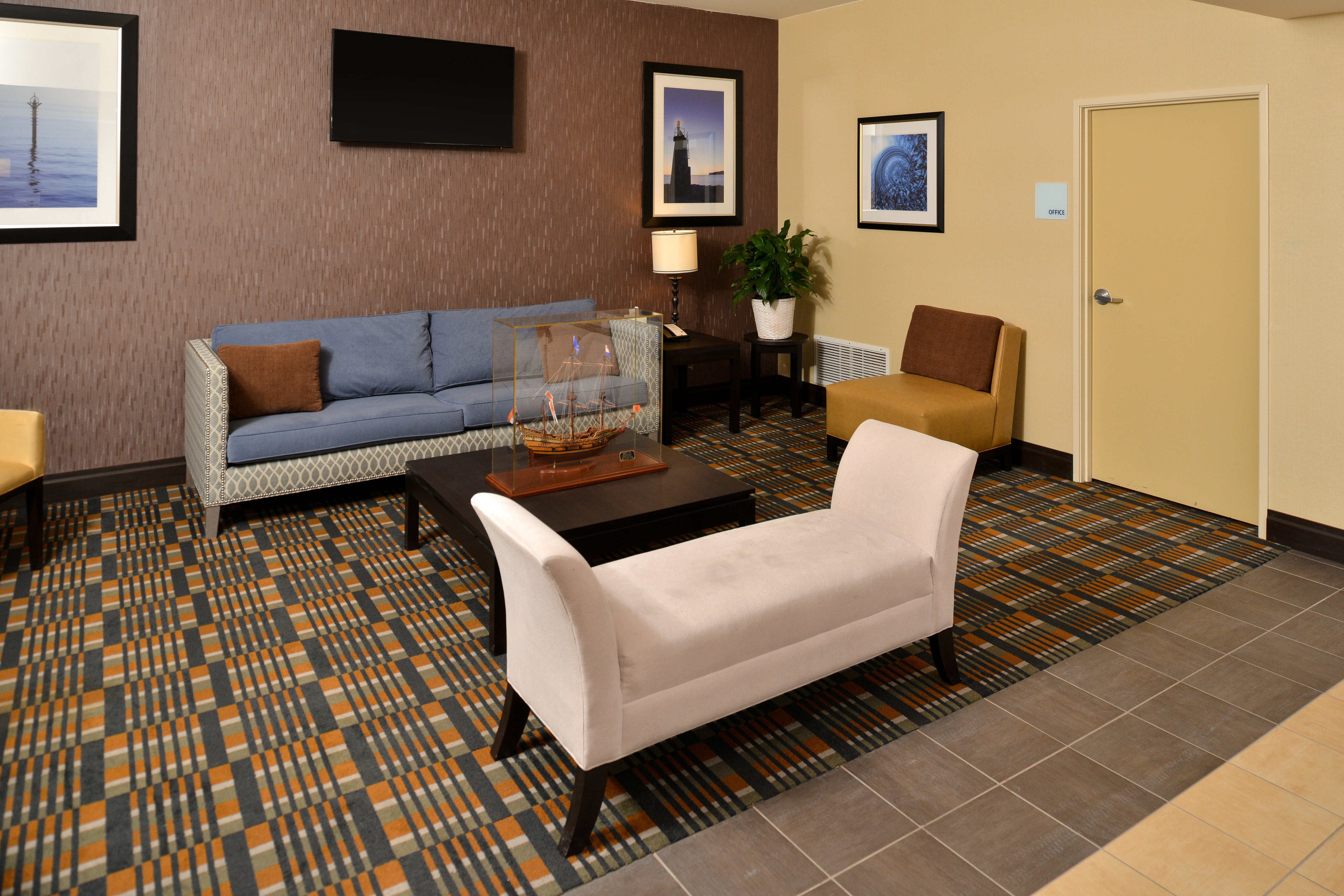 Holiday Inn Express and Suites Peekskill-Lower Hudson Valley 35/55