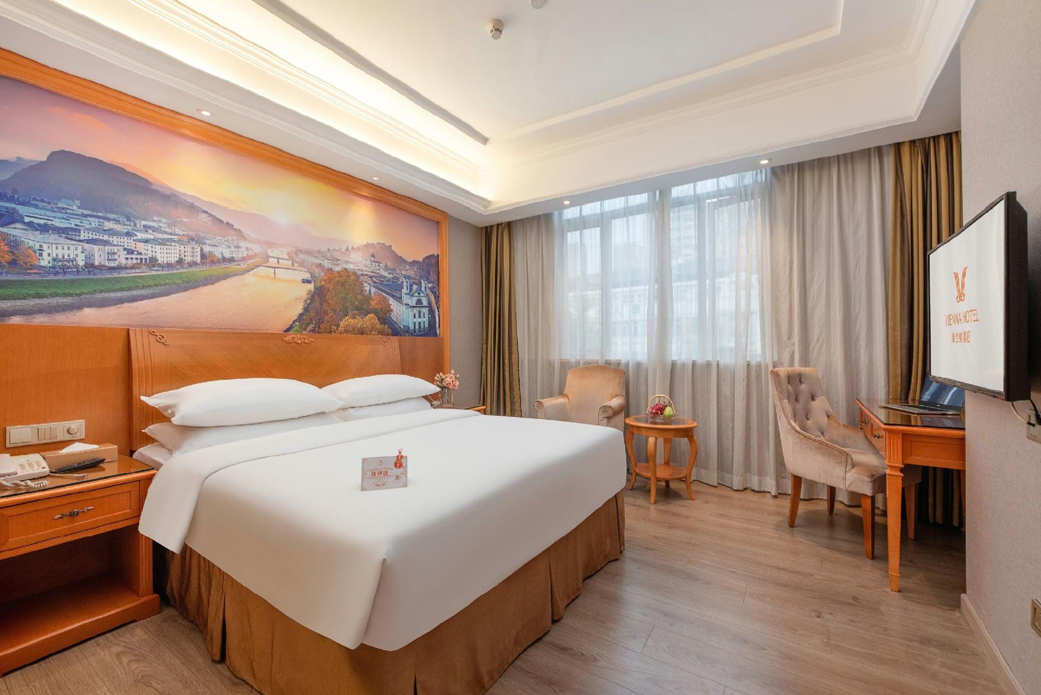 Vienna Hotel (Shenzhen Longsheng Metro Station) 23/41