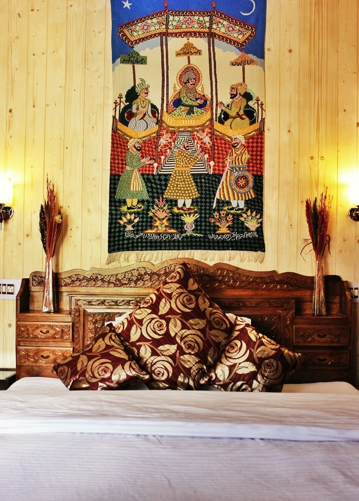 Walisons Hotel 6/41