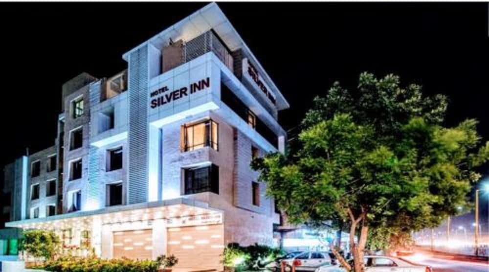 Silver Inn 2/42