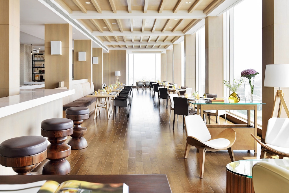 Renaissance Lucknow Hotel 53/65