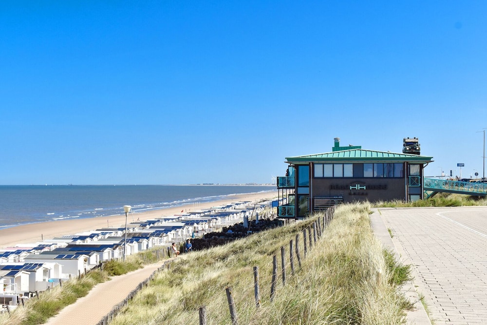Beachhouse Hotel 32/39