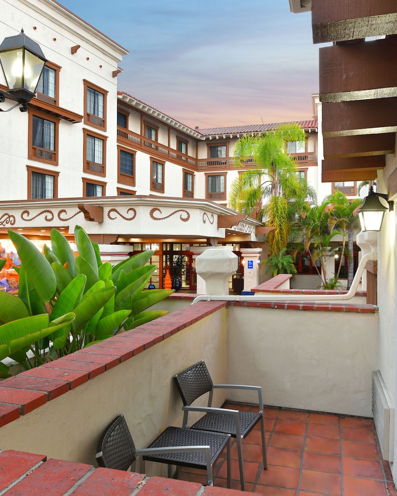 Courtyard San Diego Old Town 24/42