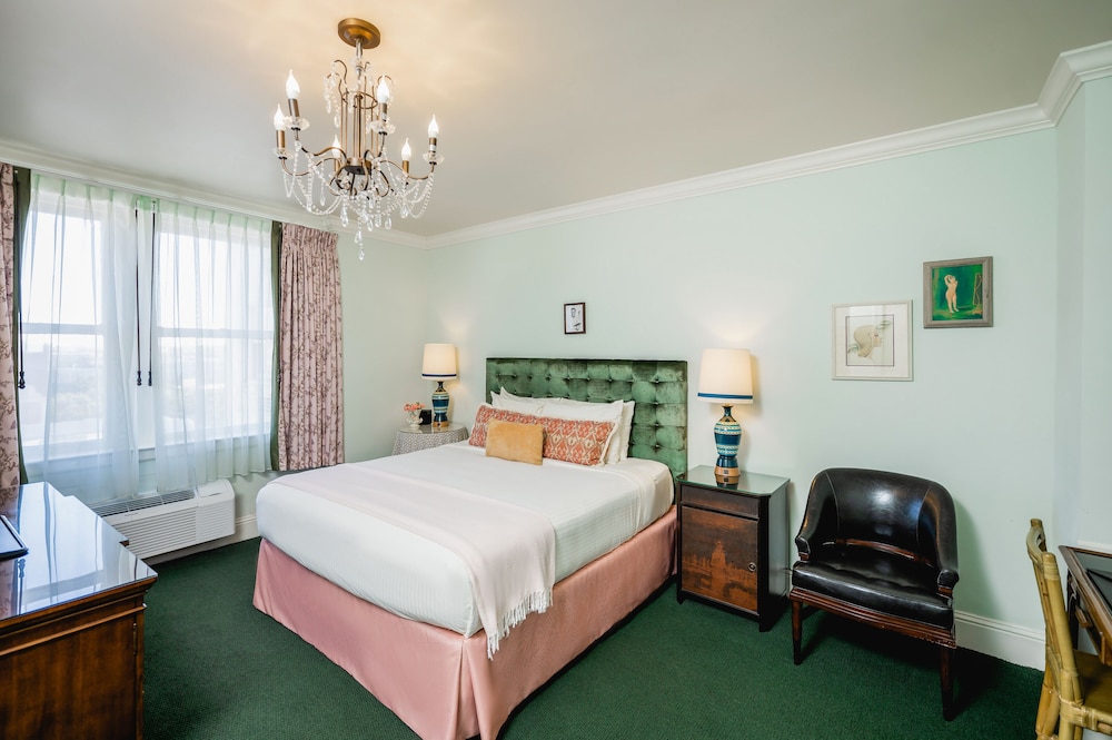 CLIO, STANDARD, KING BED, ACCESSIBLE