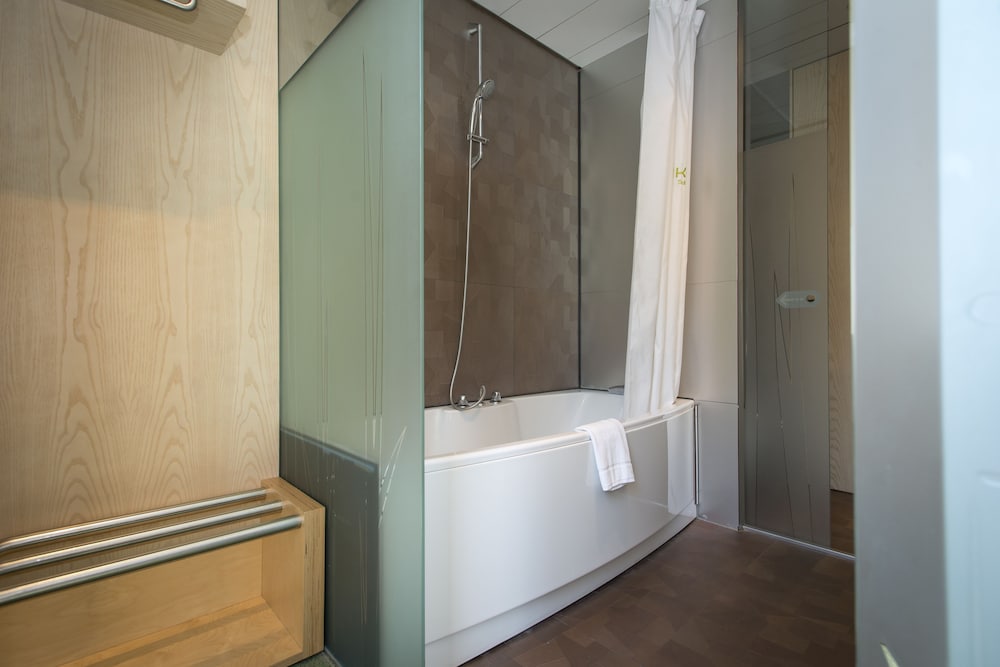 Ako Suite Hotel 36/37