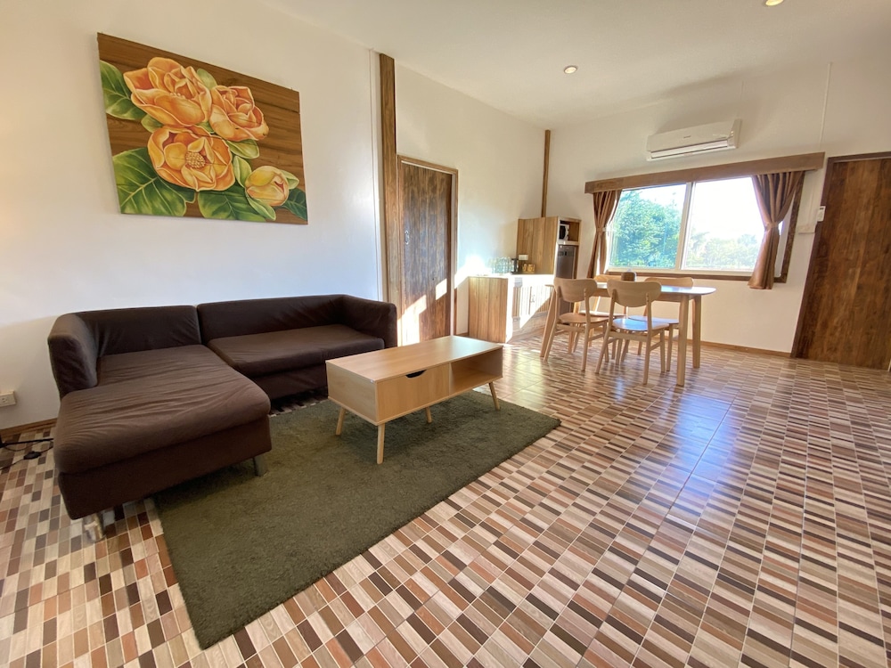 KIRINA RETRO HOUSE 24/34