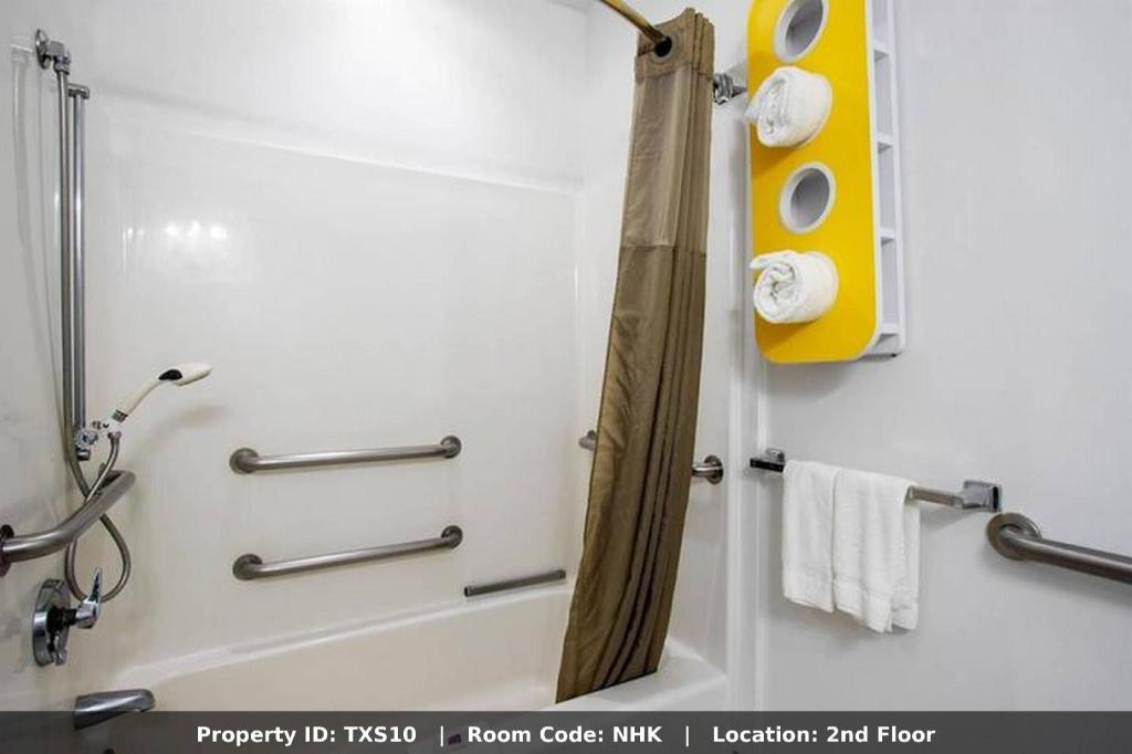 غرفة بسرير كينج لذوي الإعاقة، Motel6 El Paso, TX - Southeast 4/4