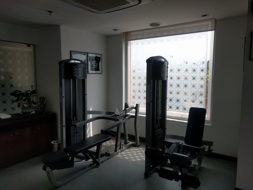 Lemon Tree Premier 1 Leisure Valley Gurugram 32/60