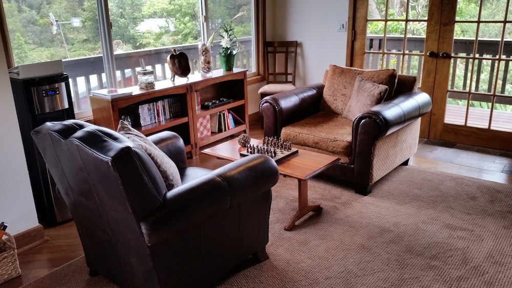 Volcano Acres Ranch Bed and Breakfast 45/75