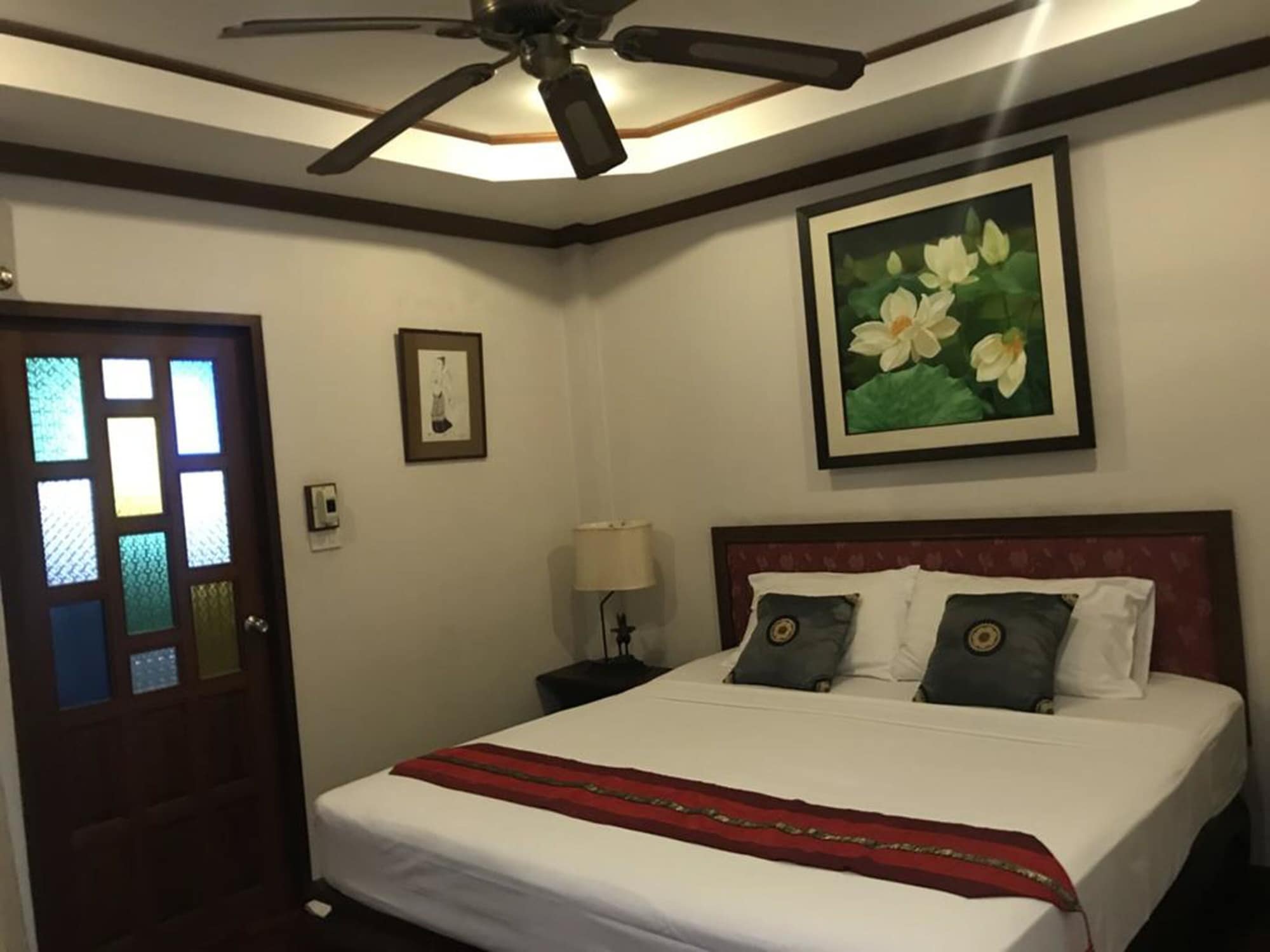 ROOM, DOUBLE BED, LARGE