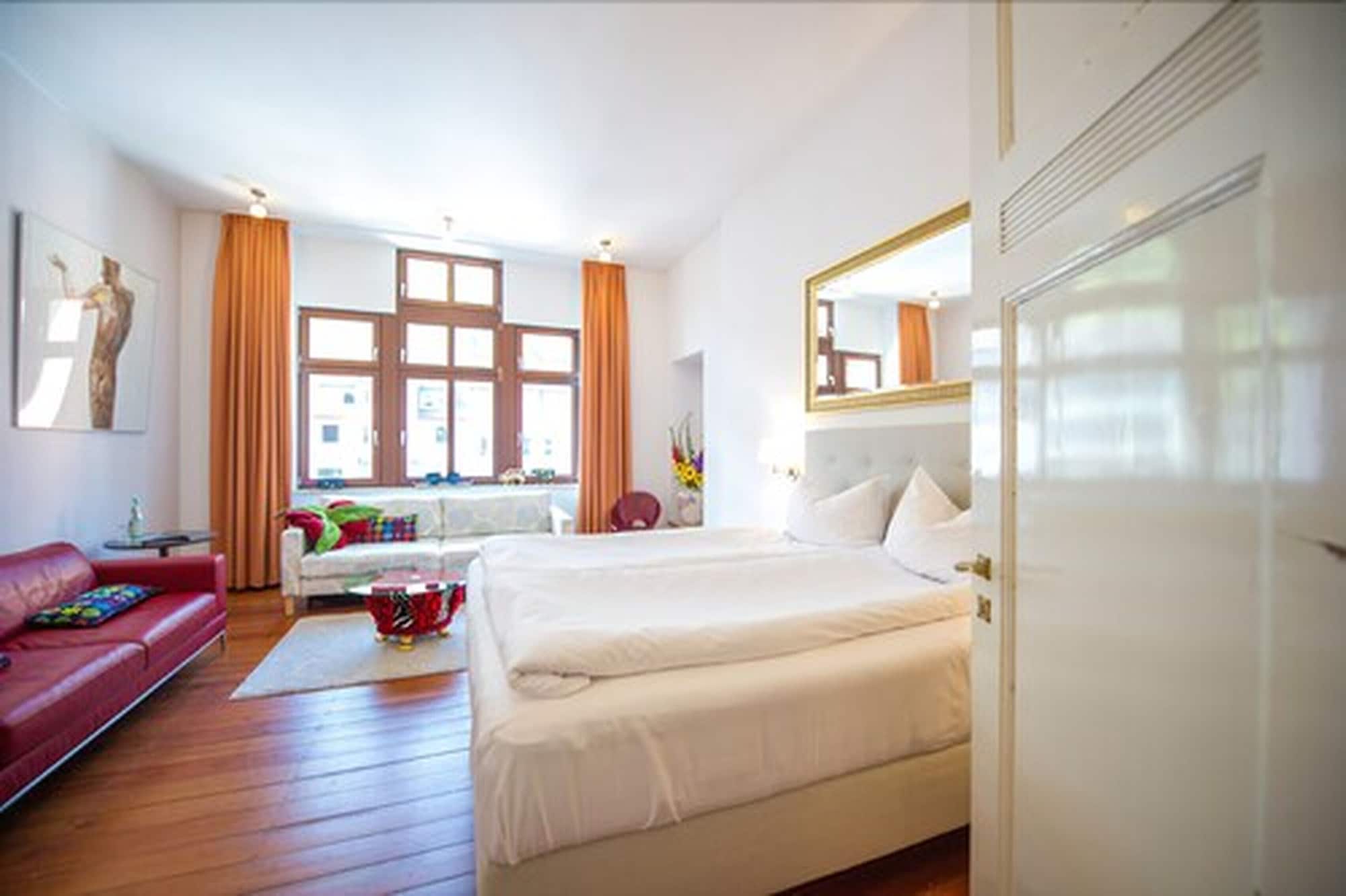 Deluxe, Triple, King Bed, Sofa